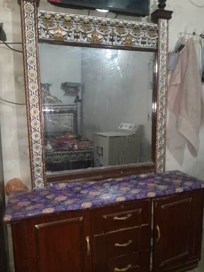 Dressing Table / Singhaar shisha with Good  condition