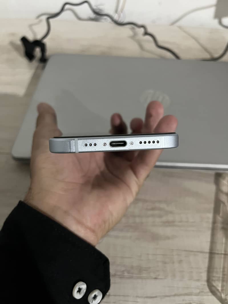 Apple iPhone 15 4