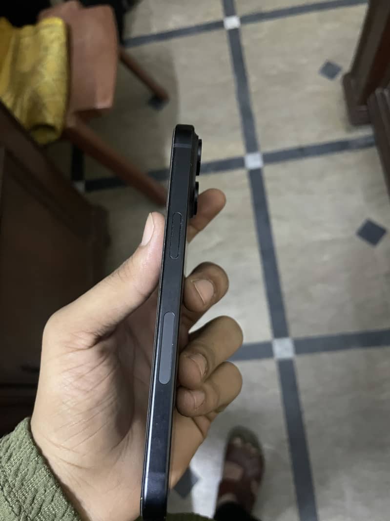 Apple iPhone 15 2
