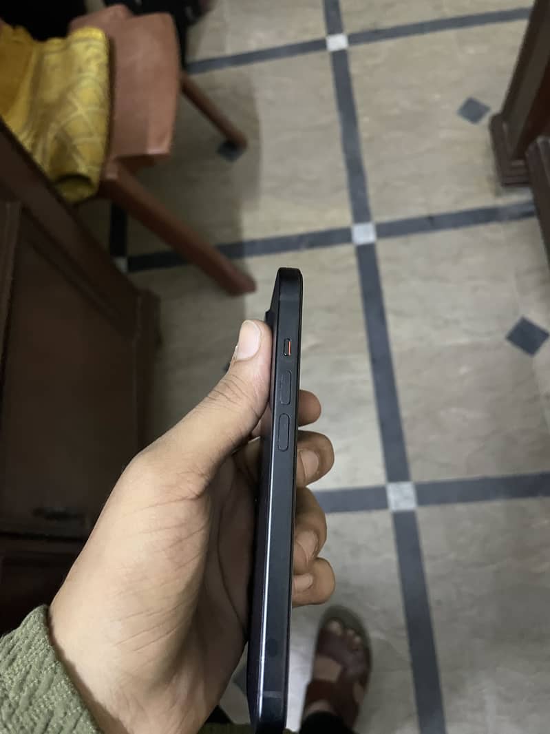 Apple iPhone 15 5