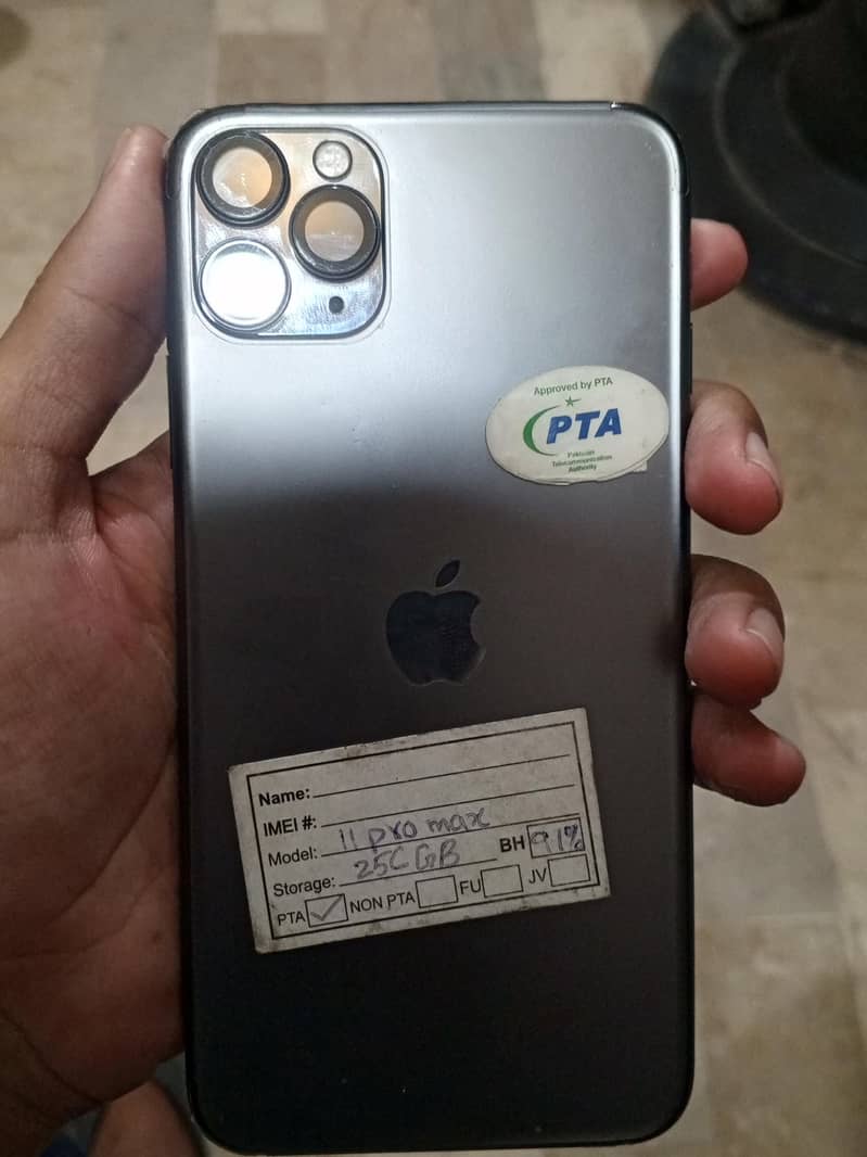 Apple iPhone 11 Pro Max 2