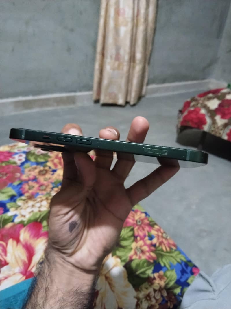 Apple iPhone 13 1