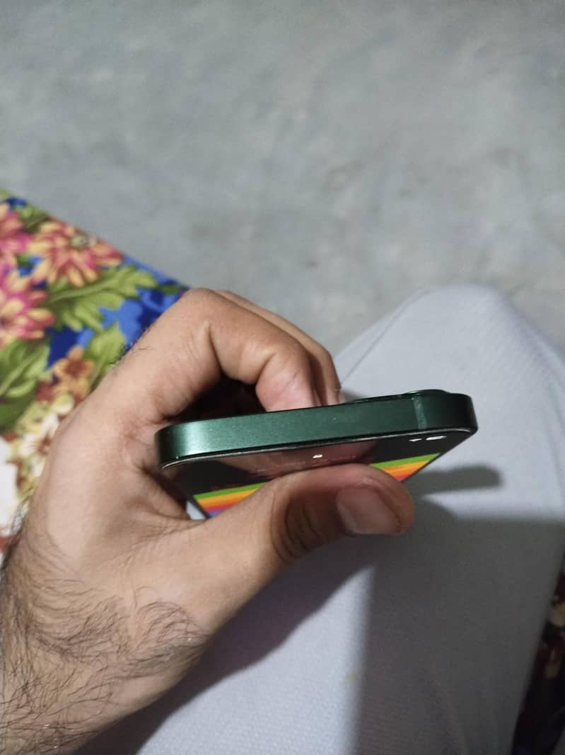 Apple iPhone 13 2