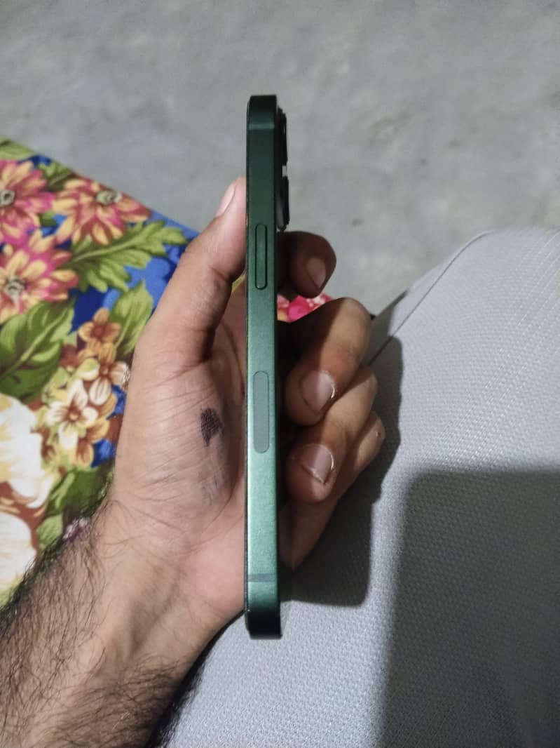 Apple iPhone 13 3