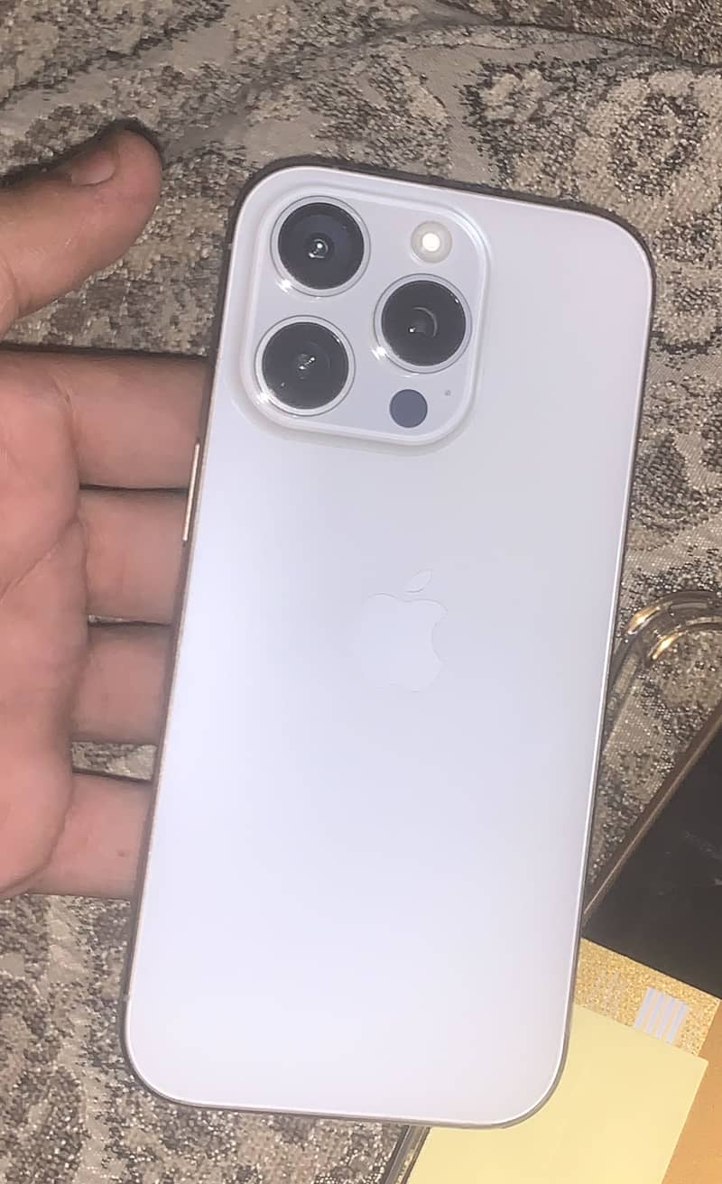 Apple iPhone 16 Pro 1