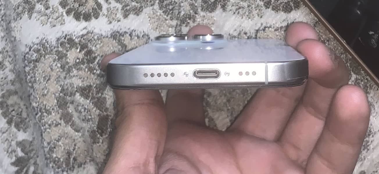 Apple iPhone 16 Pro 3