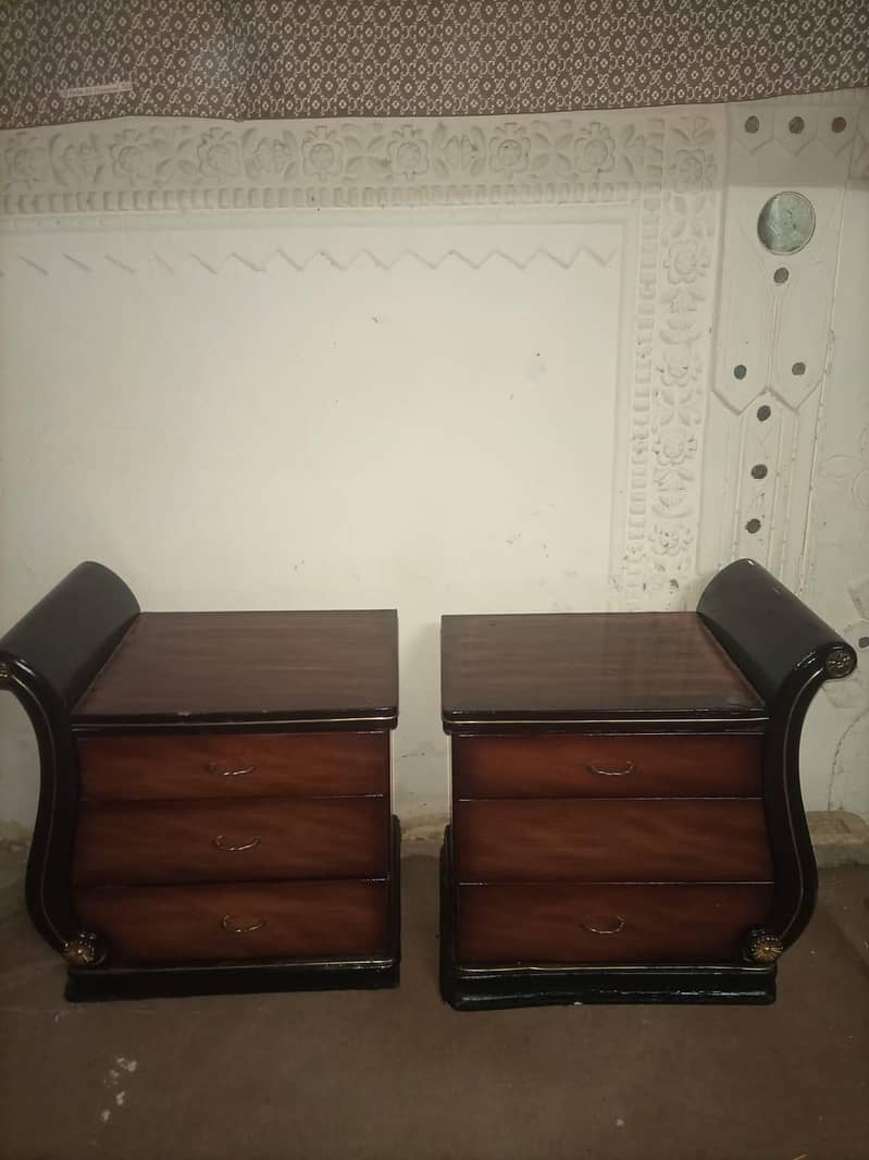 wooden bed 0
