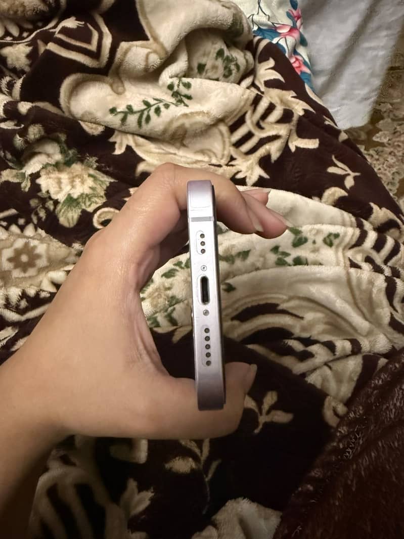 Apple iPhone 14 3