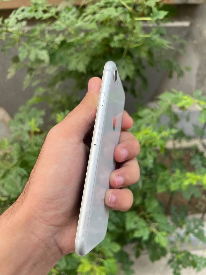 Apple iPhone 8 4