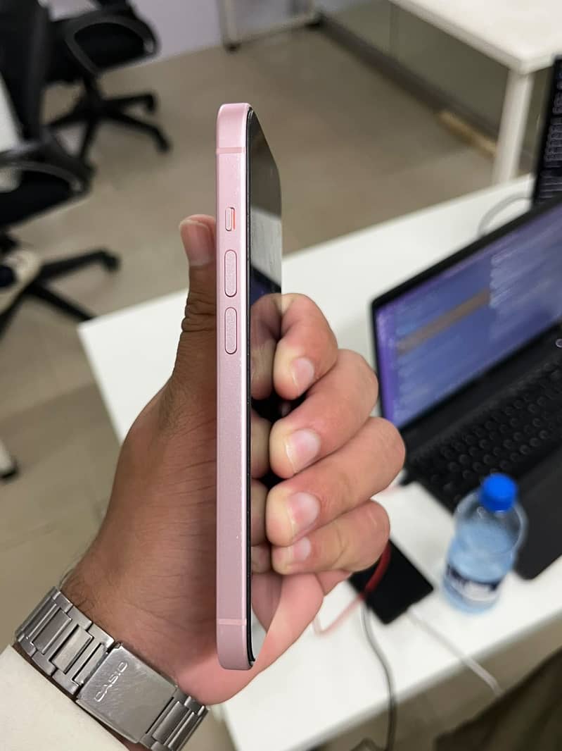 Apple iPhone 15 128GB | JV | 97% Health | With Box 2