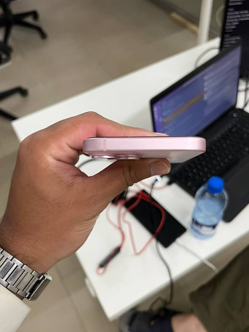 Apple iPhone 15 128GB | JV | 97% Health | With Box 4