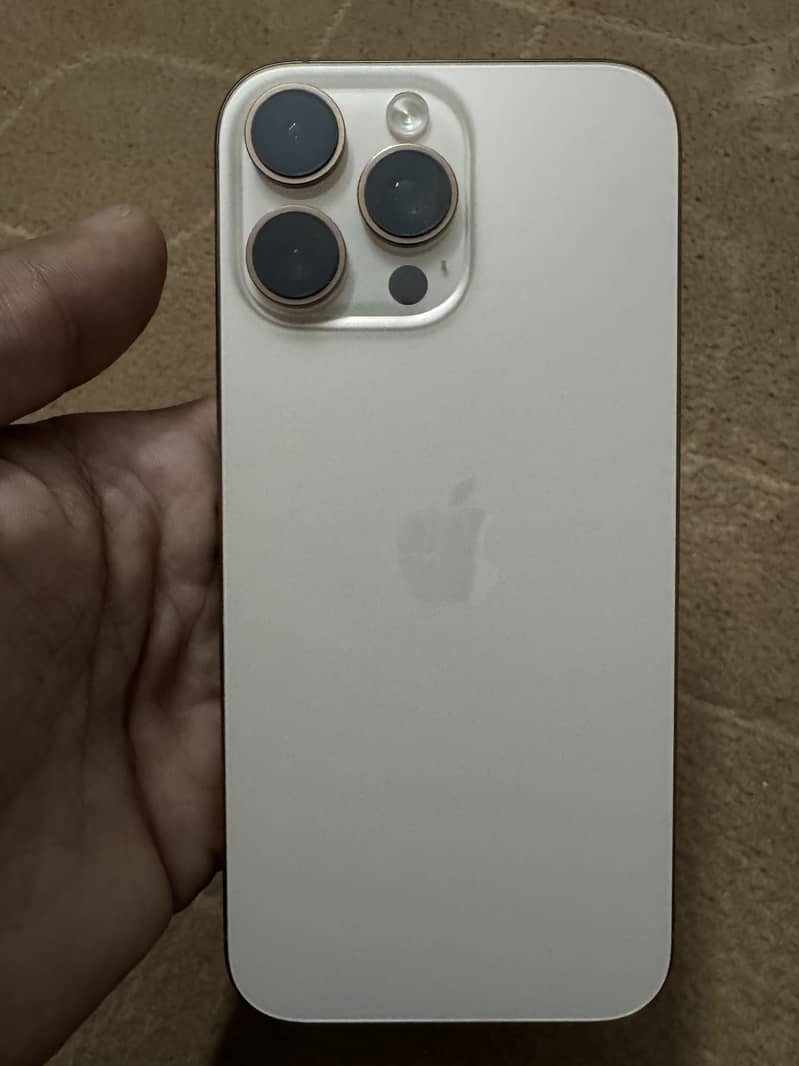 Apple iPhone 16 Pro Max 0