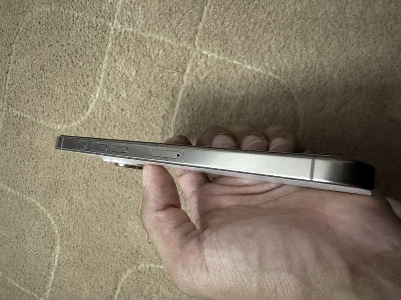 Apple iPhone 16 Pro Max 3