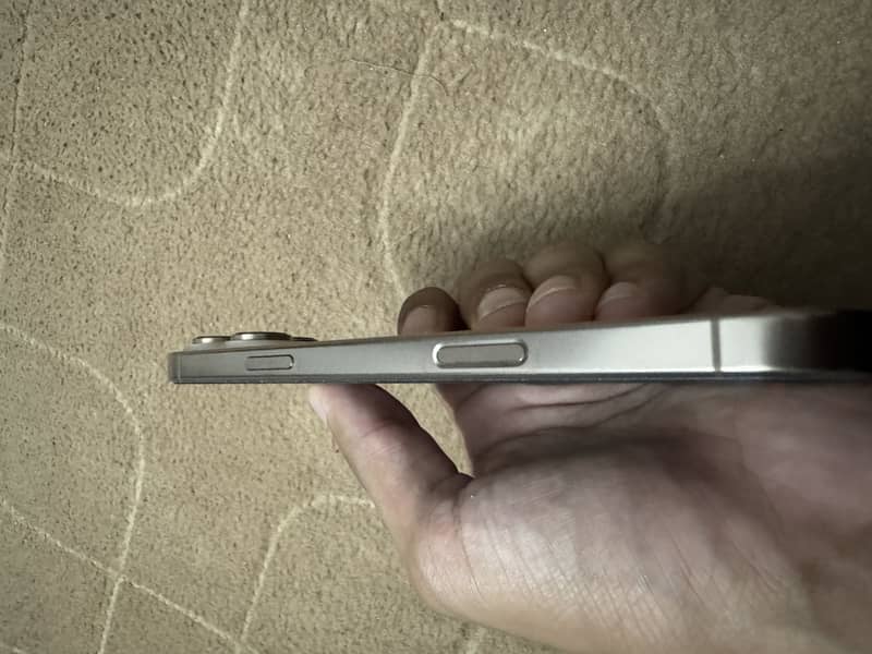 Apple iPhone 16 Pro Max 4