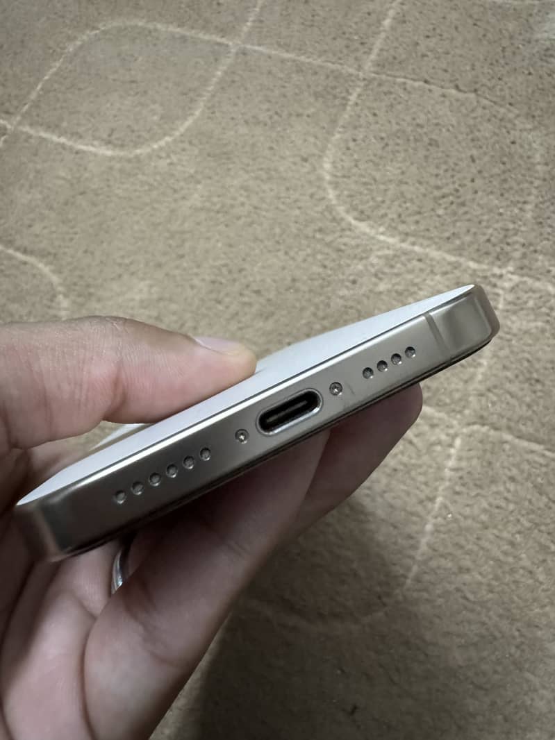 Apple iPhone 16 Pro Max 5
