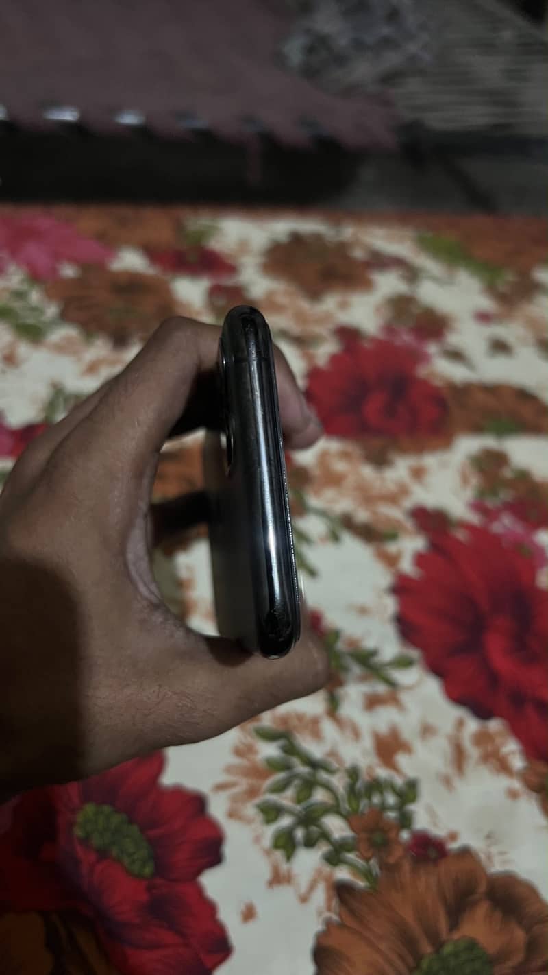 Apple iPhone 11 Pro 2