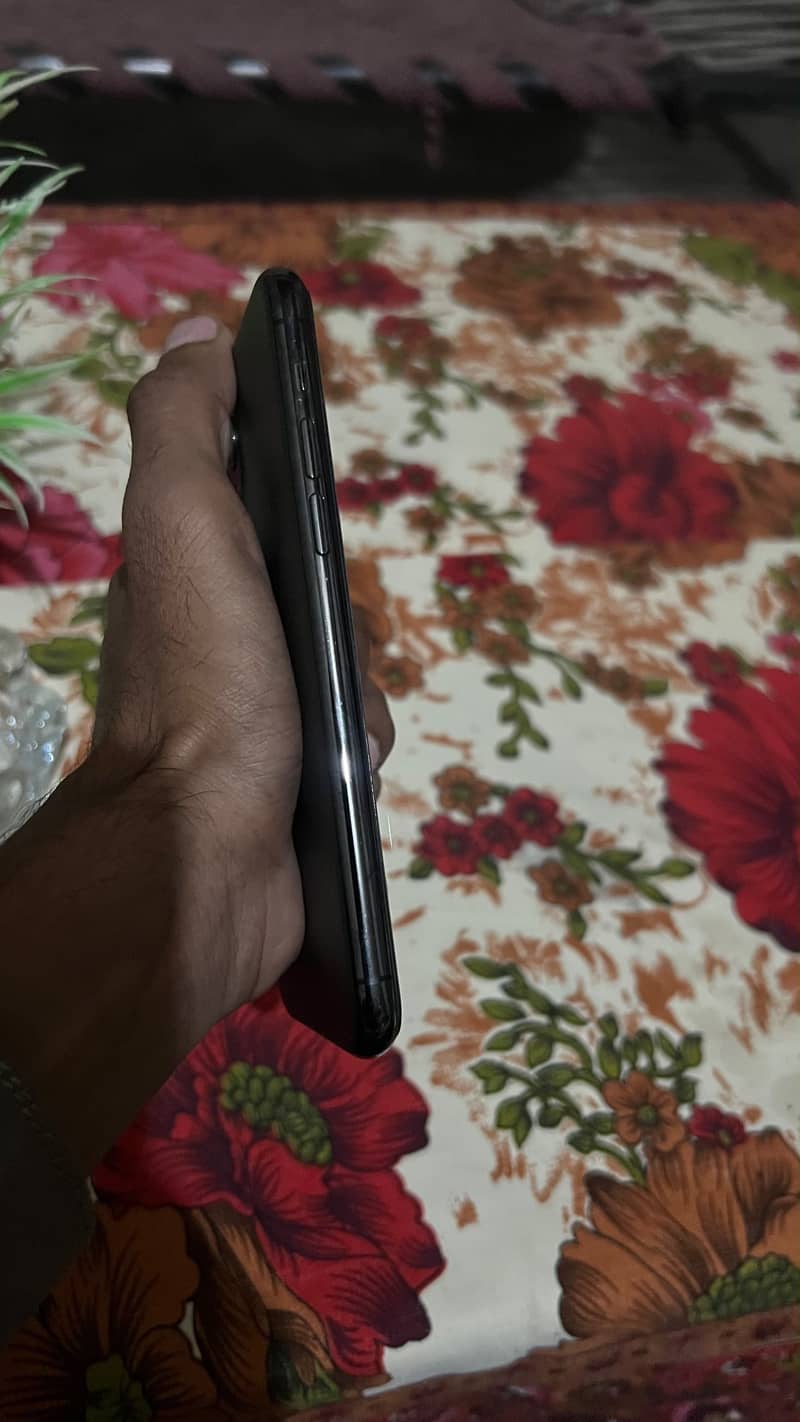 Apple iPhone 11 Pro 3