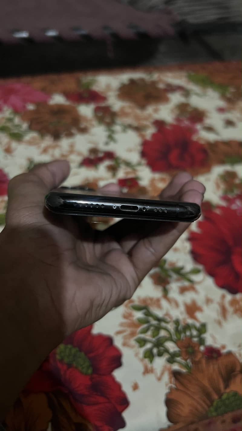Apple iPhone 11 Pro 4