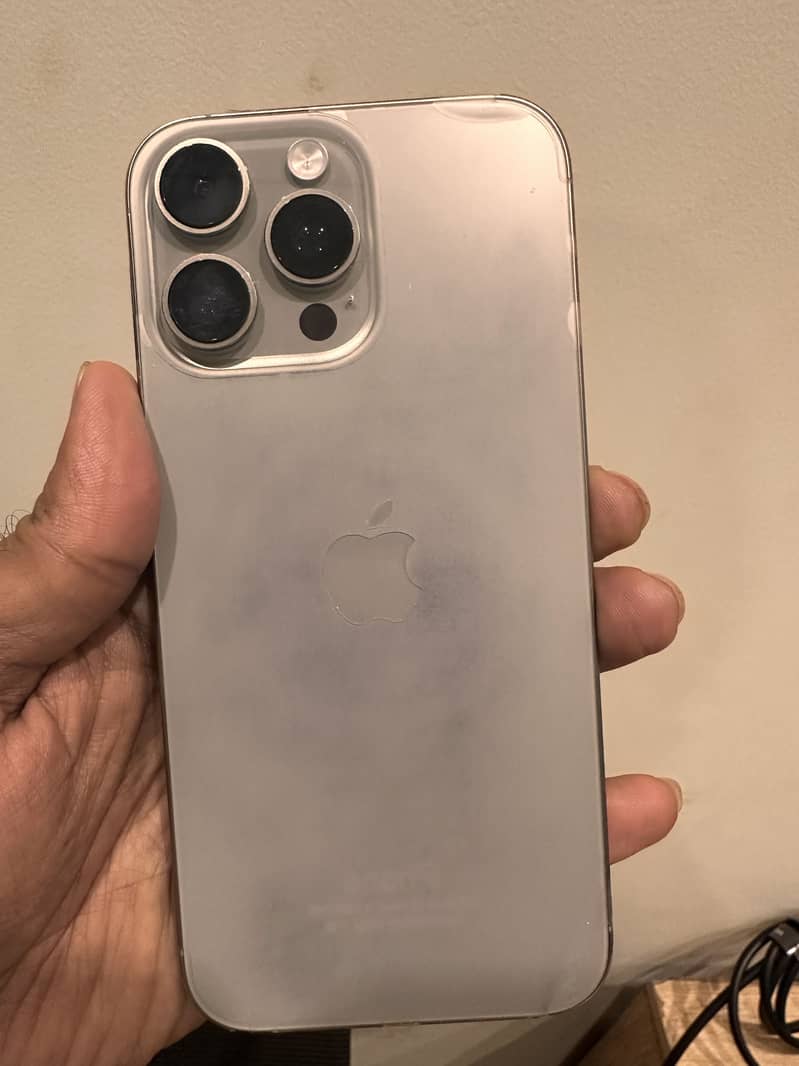 Apple iPhone 16 Pro Max 0
