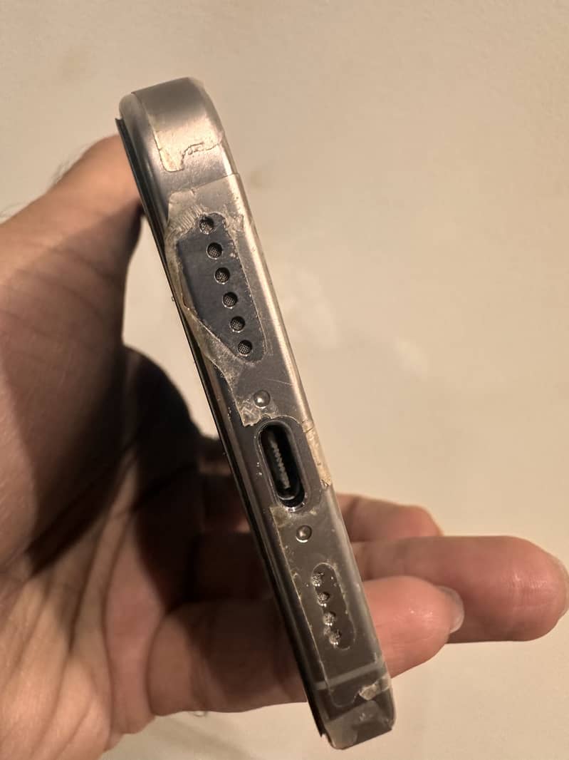 Apple iPhone 16 Pro Max 6