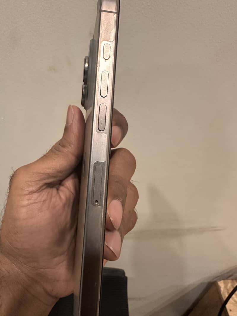Apple iPhone 16 Pro Max 7
