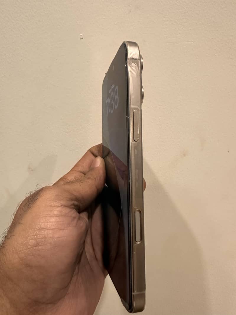 Apple iPhone 16 Pro Max 8