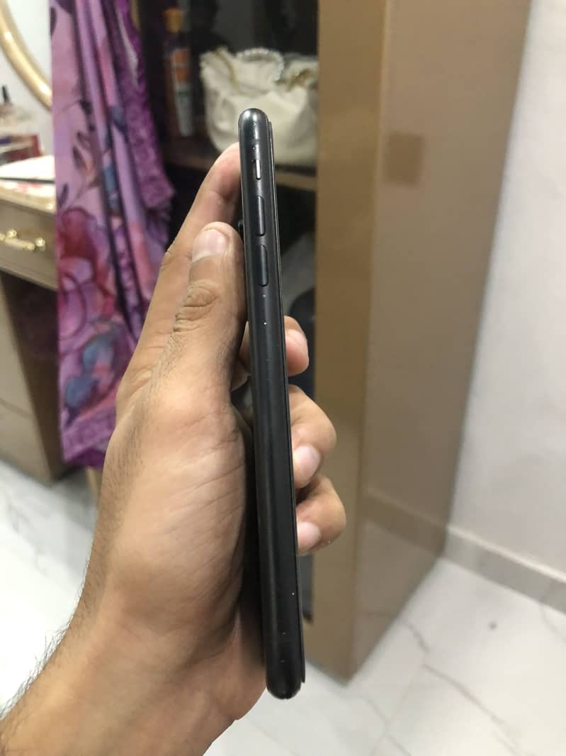 Apple iPhone XR 4