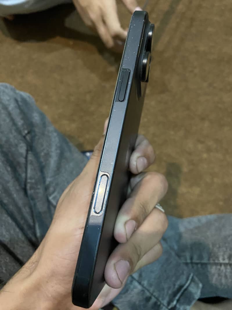 Apple iPhone 16 Pro Max 2