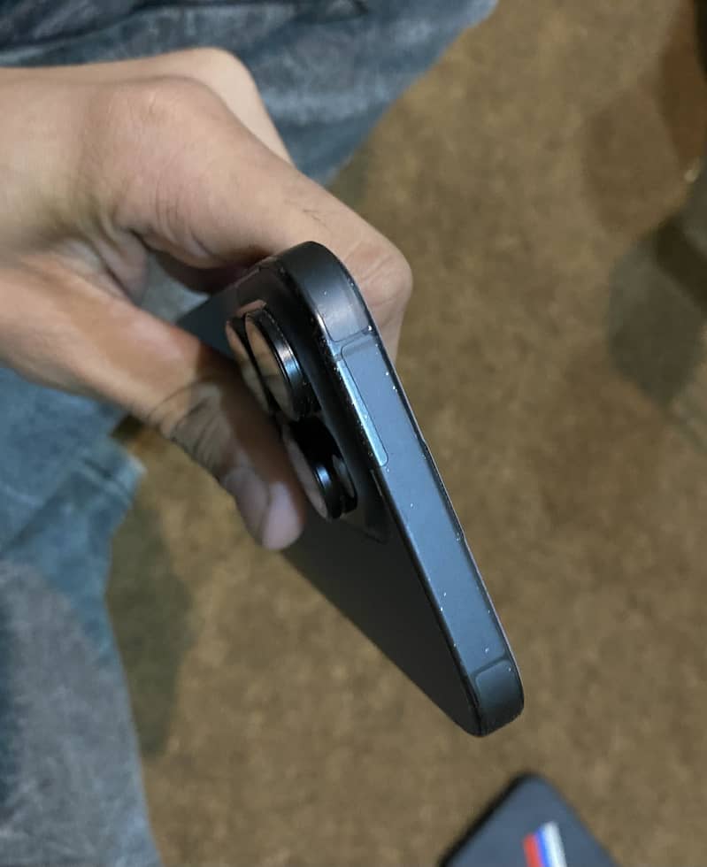 Apple iPhone 16 Pro Max 4