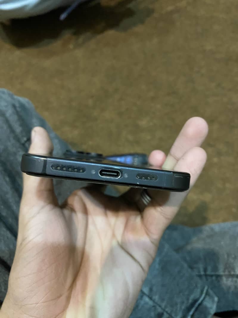 Apple iPhone 16 Pro Max 5