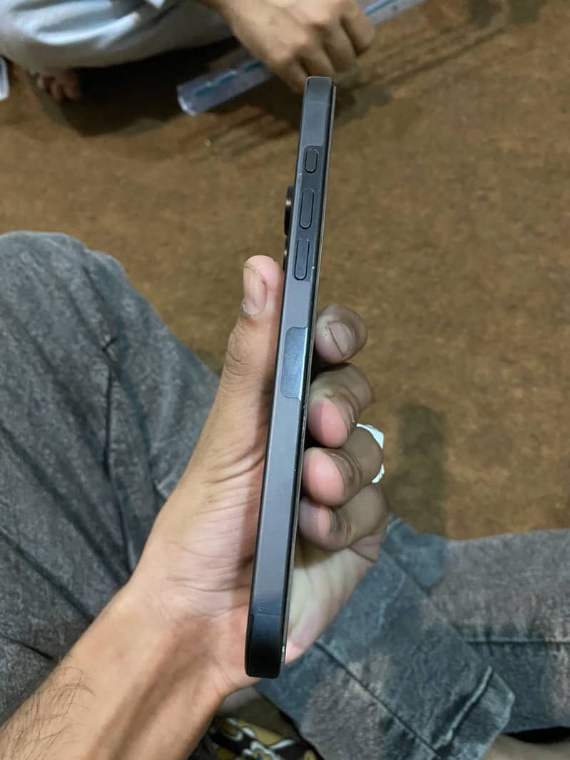Apple iPhone 16 Pro Max 6