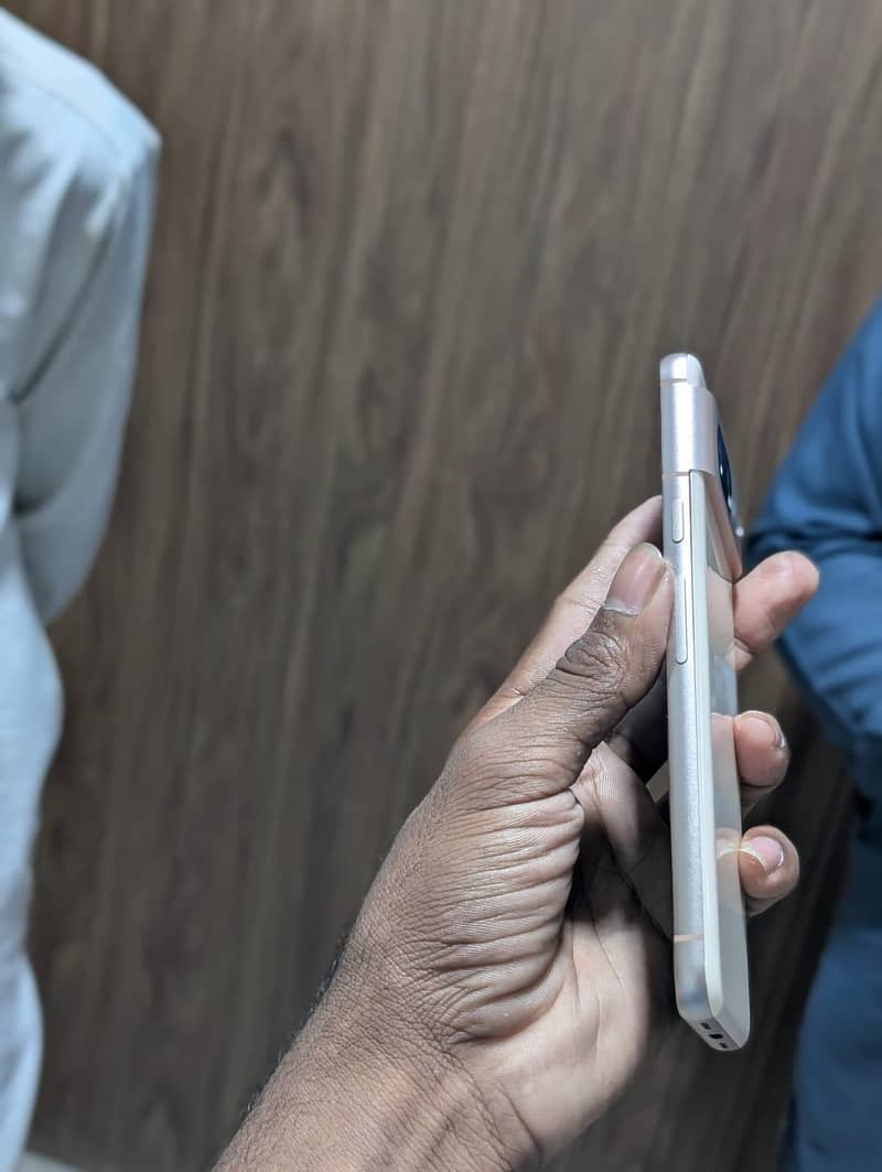 Google Pixel 8 3