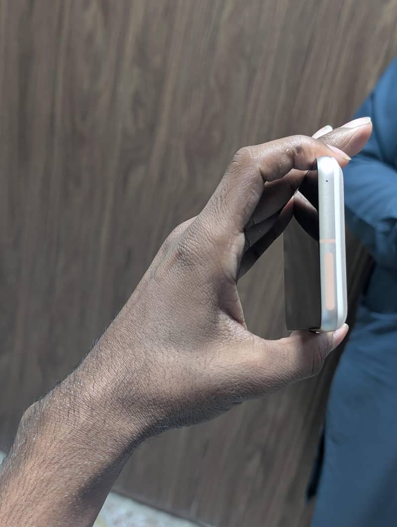 Google Pixel 8 5