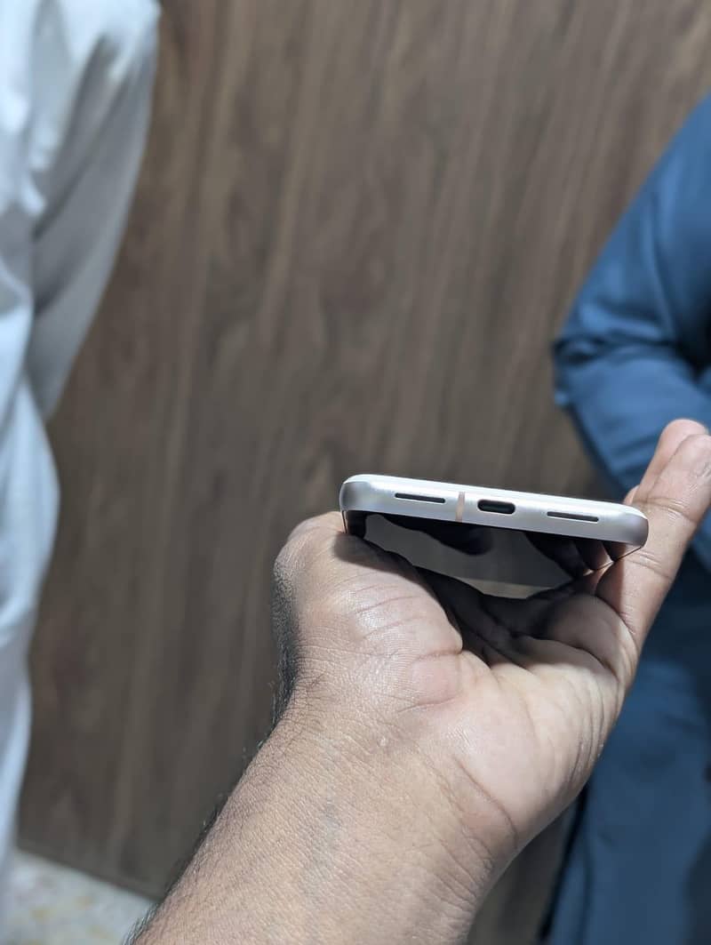 Google Pixel 8 6