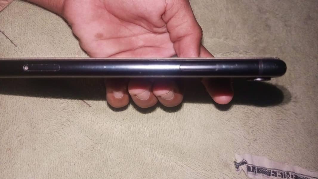 Apple iPhone XR 1