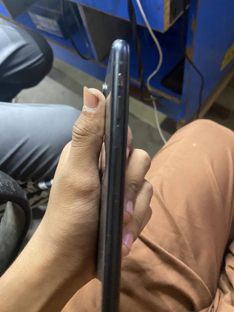 Apple iPhone XR 4