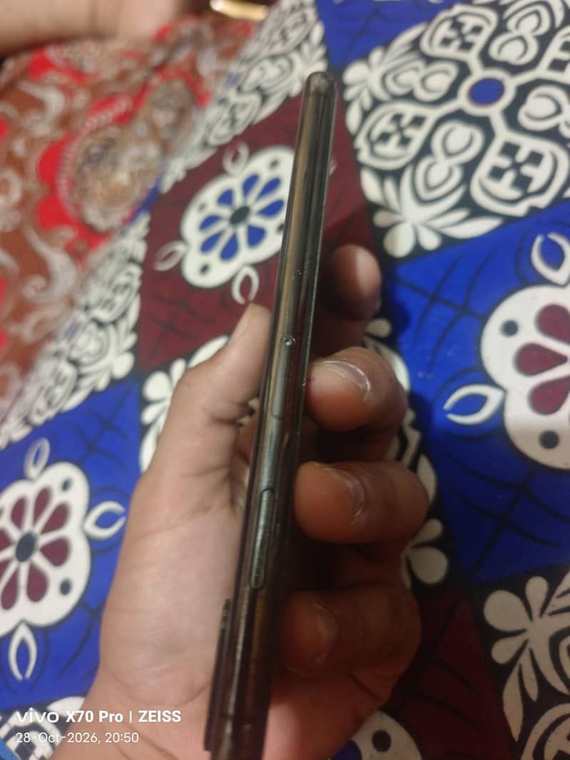 Apple iPhone XS Max 3