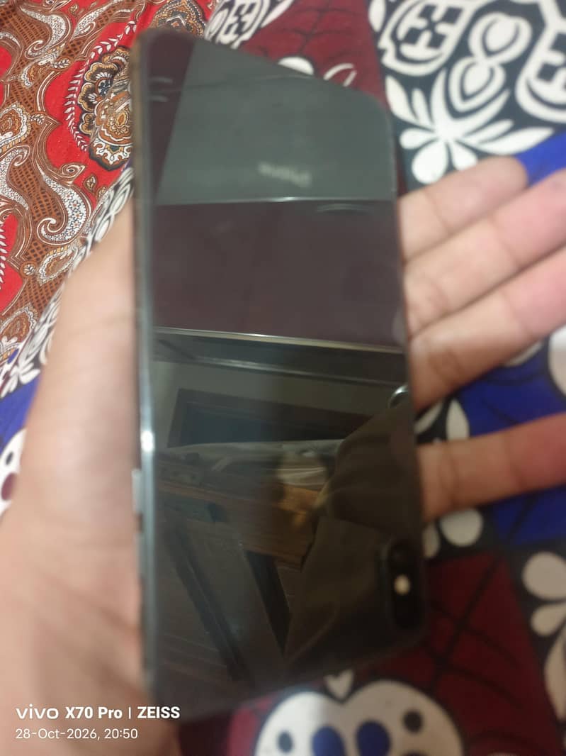 Apple iPhone XS Max 4