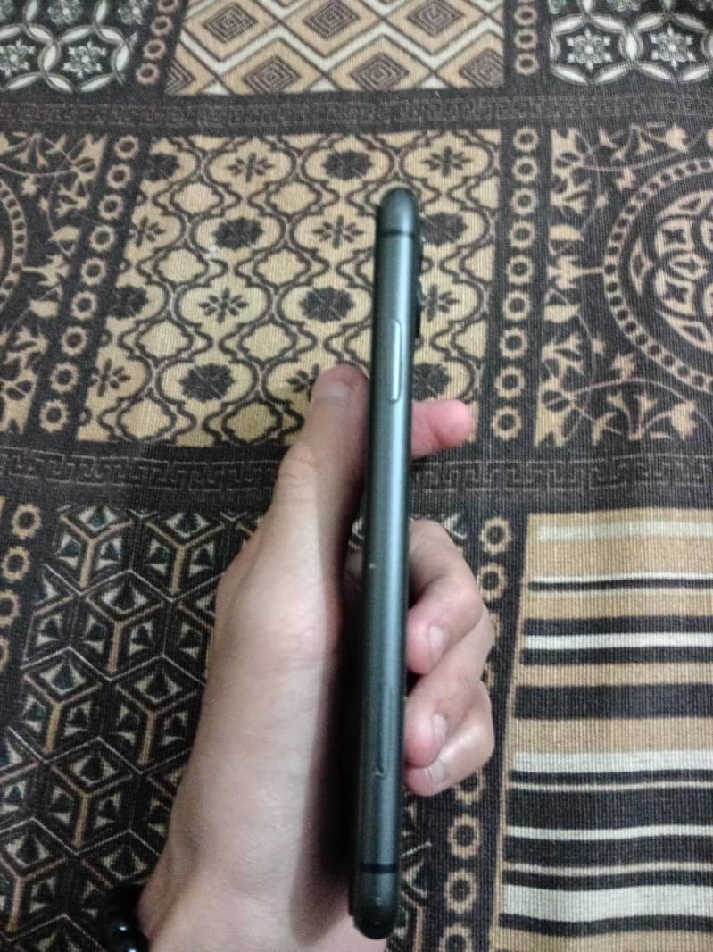 Apple iPhone 11 3