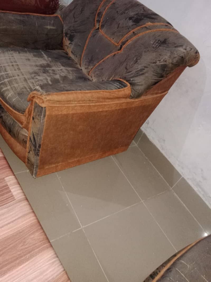 5 Seater Sofa set use 10