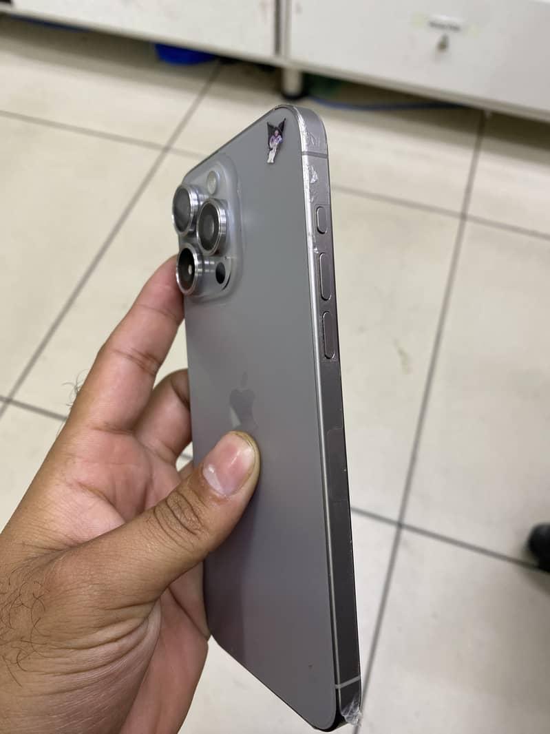 Apple iPhone 15 Pro Max 2