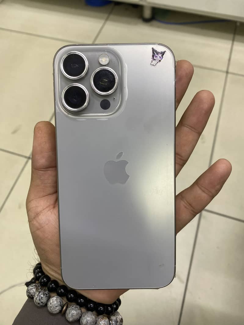 Apple iPhone 15 Pro Max 4
