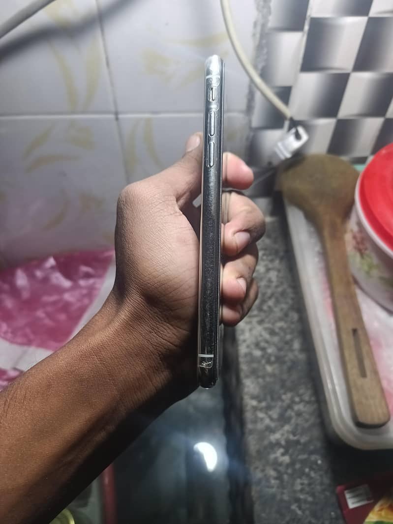 Apple iPhone X 3