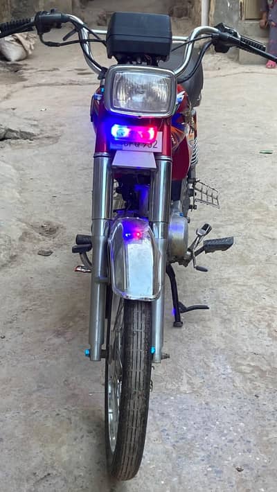 bike number ( CFQ 952 )