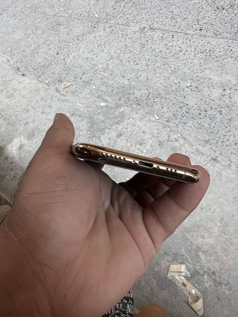 Apple iPhone XS 3