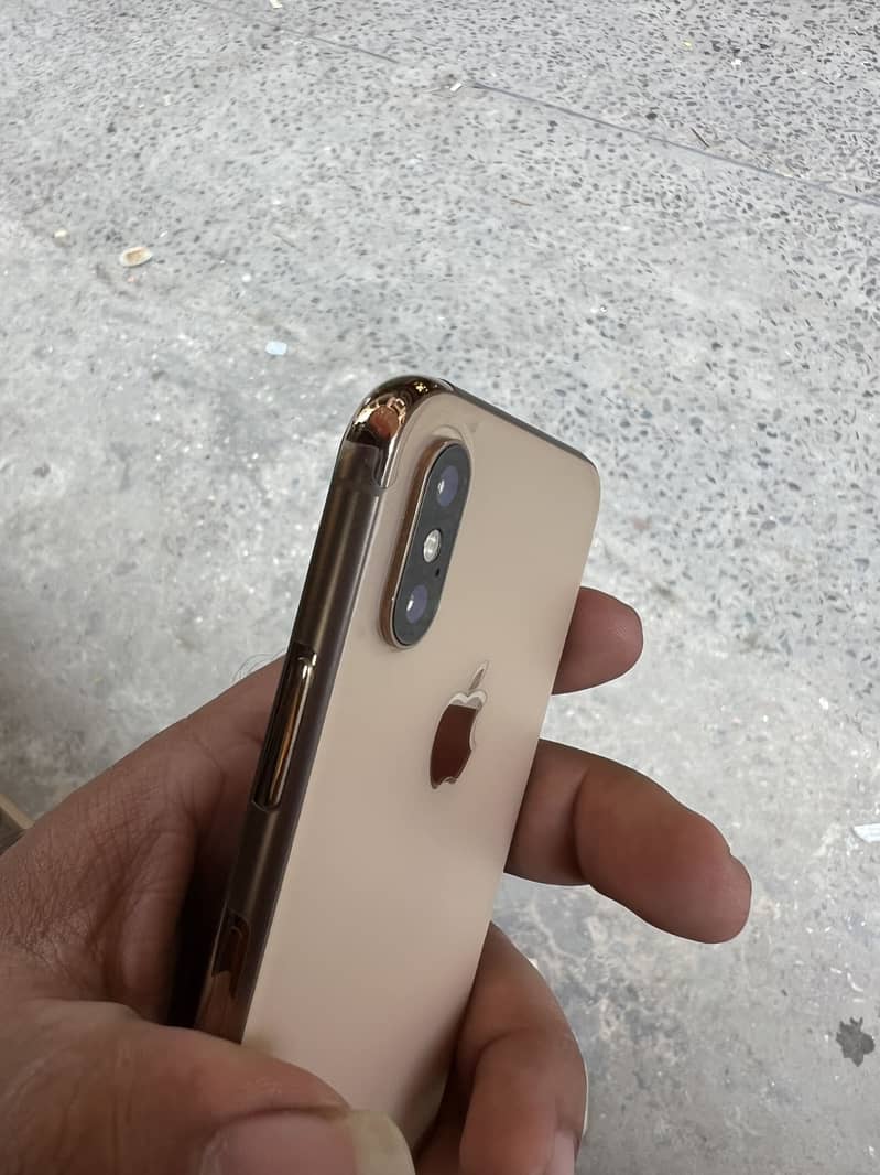 Apple iPhone XS 4