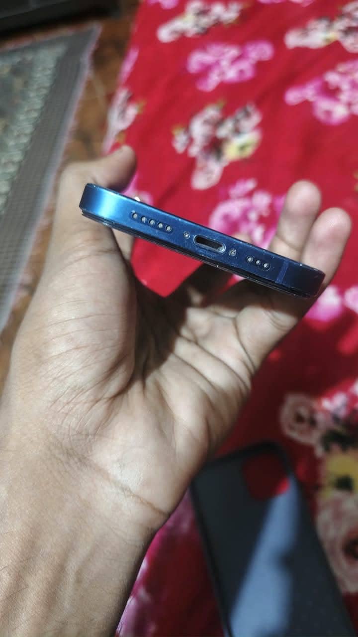 Apple iPhone 12 3