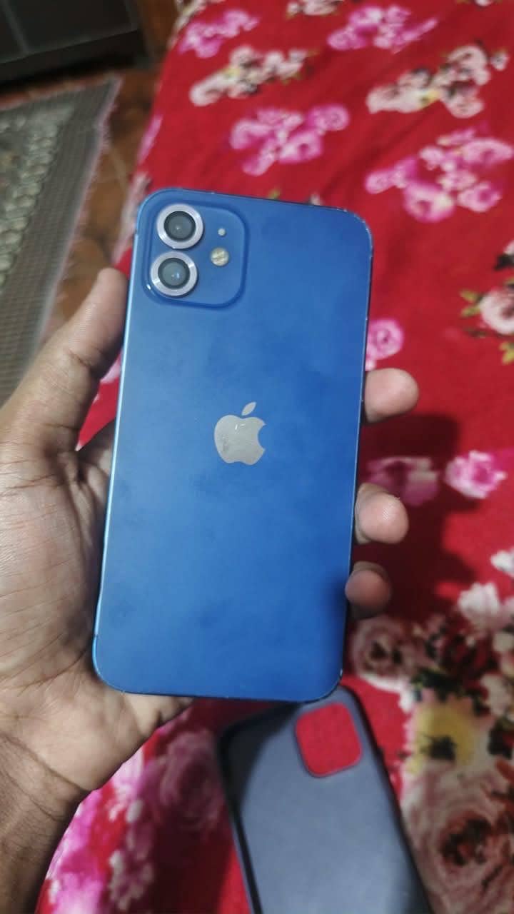 Apple iPhone 12 4