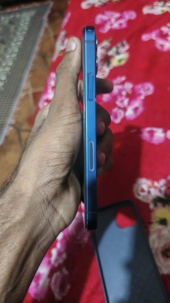 Apple iPhone 12 5