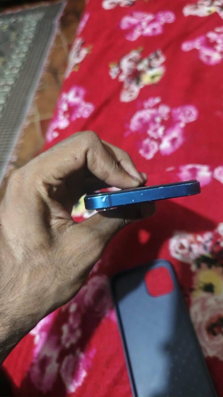 Apple iPhone 12 7